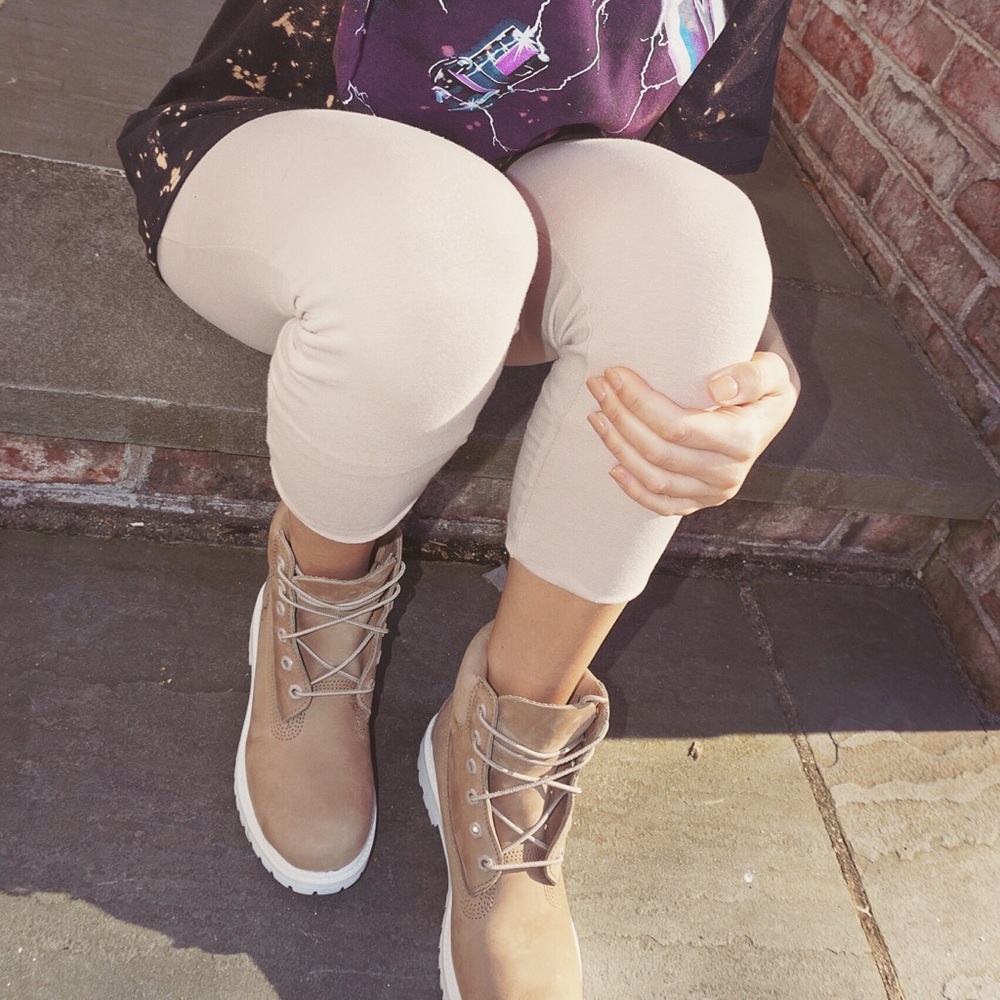 Timberland Nude/White Boots ❄️ - Picture 2 of 11
